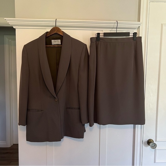 Vintage Women’s Suit with Jacket and Pencil Fitted Power Blazer - Picture 2 of 10
